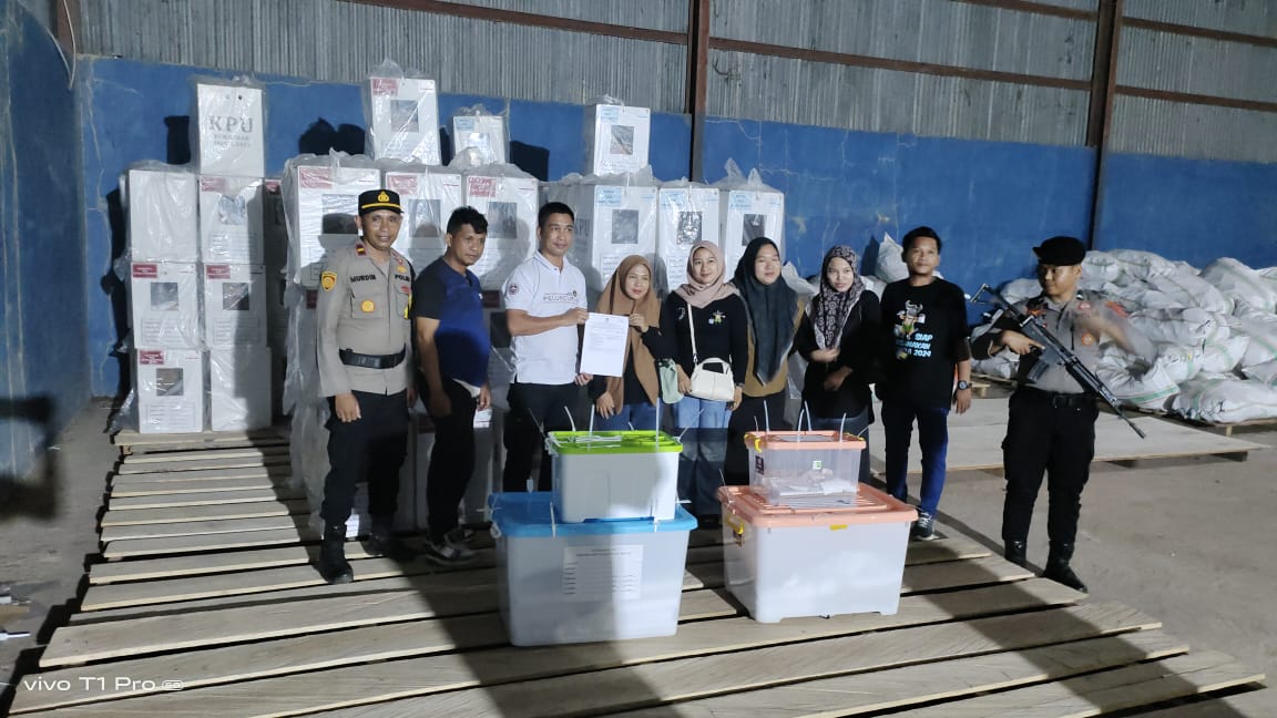 Pleno PPK Kecamatan Benua Kelar, Kapolsek Benua Kawal Kotak Suara Ke Gudang Logistik KPUD Konsel