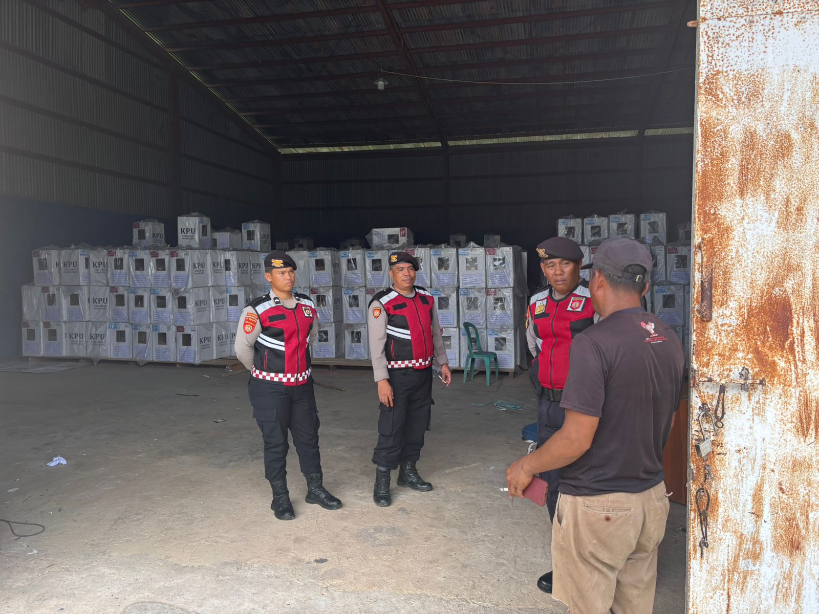 Jelang Putusan Demissal MK Atas Gugatan Pilkada 2024, Personel Sampata Polres Konsel Patroli Gudang KPU Dan Obyek Vital Lainnya