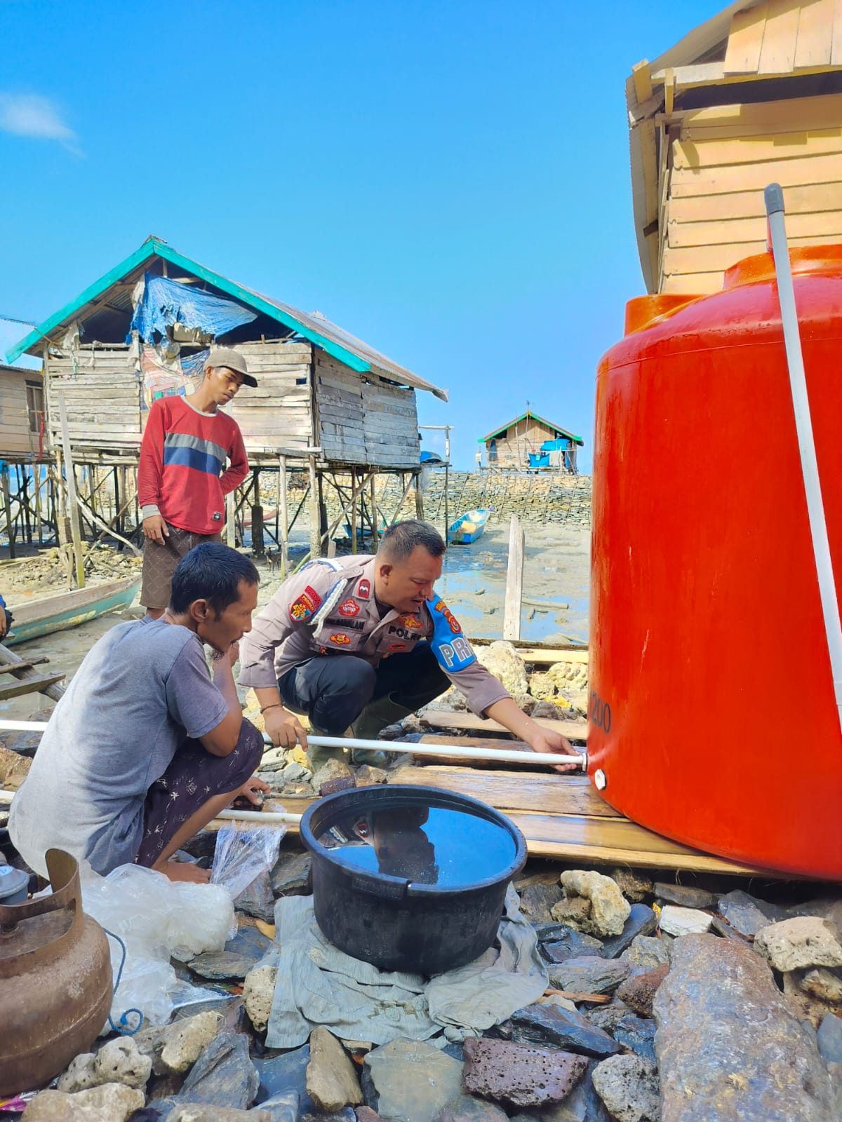 Langkah Nyata Aiptu Sisran Atasi Krisis Air Bertahun-Tahun di Pesisir Sultra