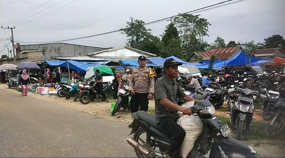 Polsek Mowila Patrolikan Personelnya Di Pasar Tradisional. Kapolsek ; Untuk Harkamtibmas