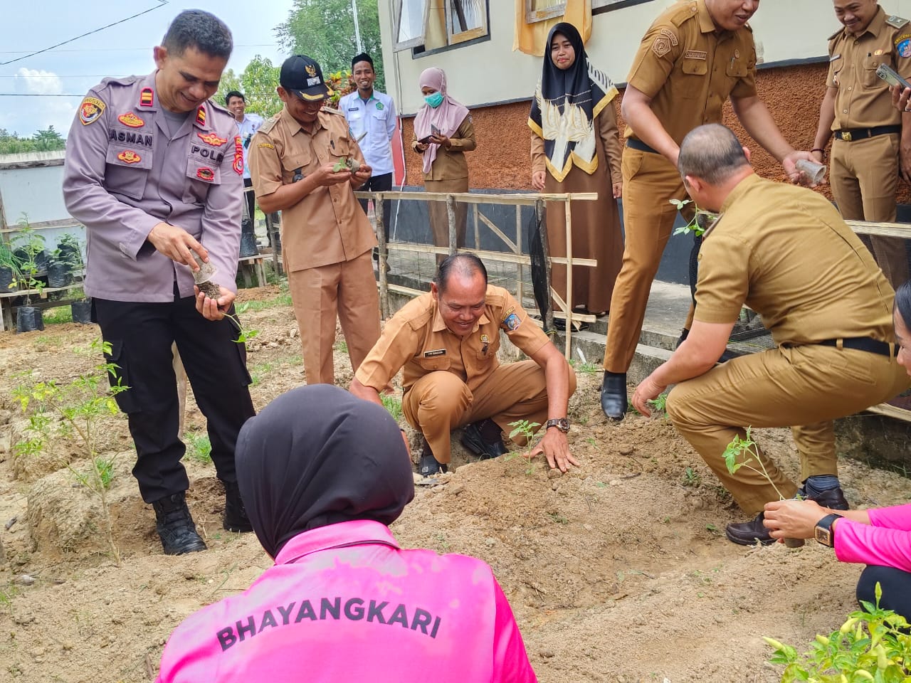 Dukung MBG Dan Ketahanan Pangan, Polsek Basala Genjot Program P2L