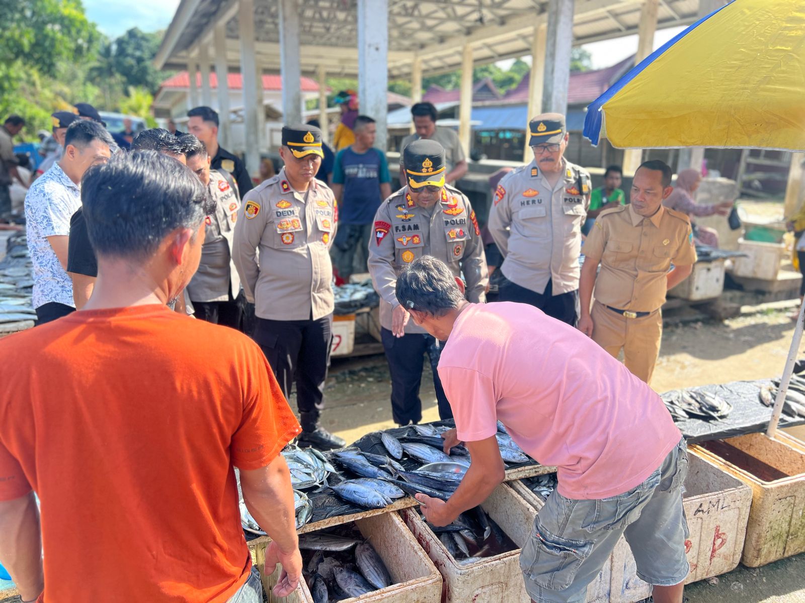 Pastikan Ketersediaan Sembako Aman Jelang Bulan Ramadhan 1446 H , Kapolres Konsel Pantau Langsung Pasar Tradisional