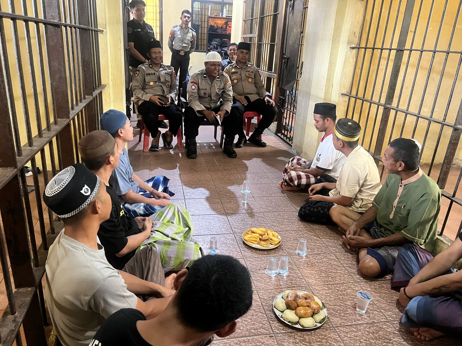 Laksanakan Pembinaan Rohani Dan Mental Terhadap Tahanan, Wakapolres Konsel Yasinan Bersama
