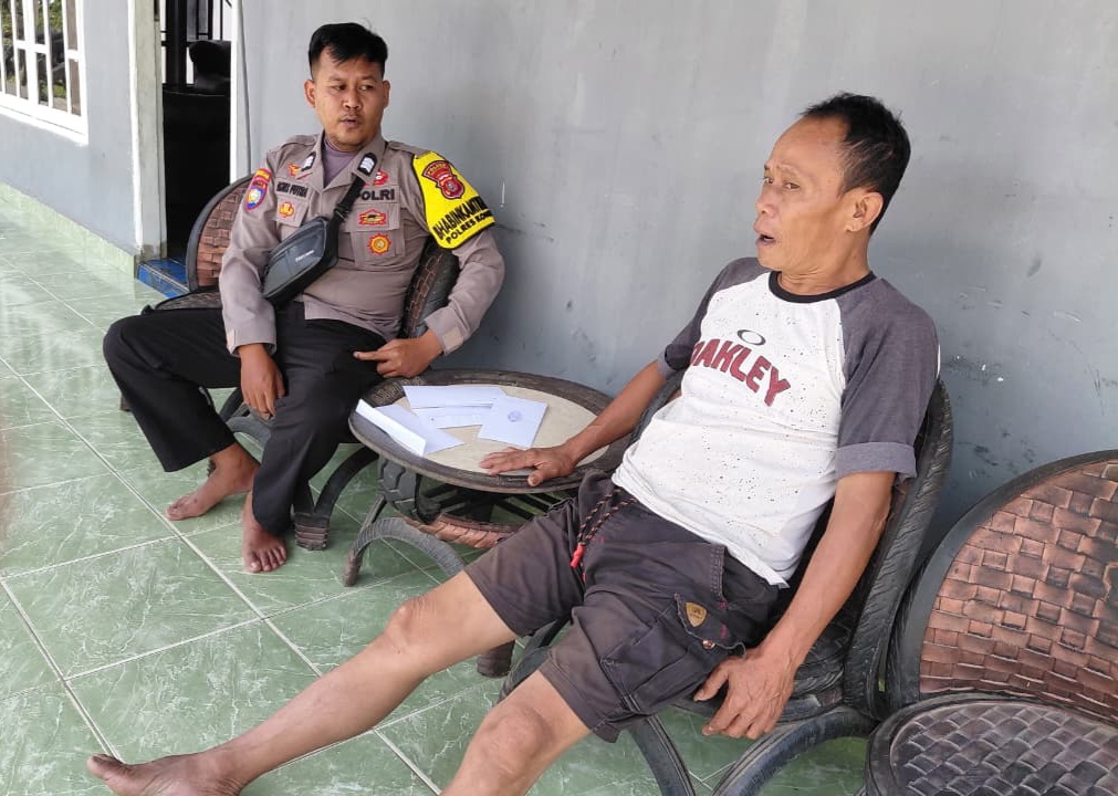 Bhabinkamtibmas Polsek Benua Laksanakan Patroli Dialogis, Sampaikan Imbauan Kamtibmas kepada Warga