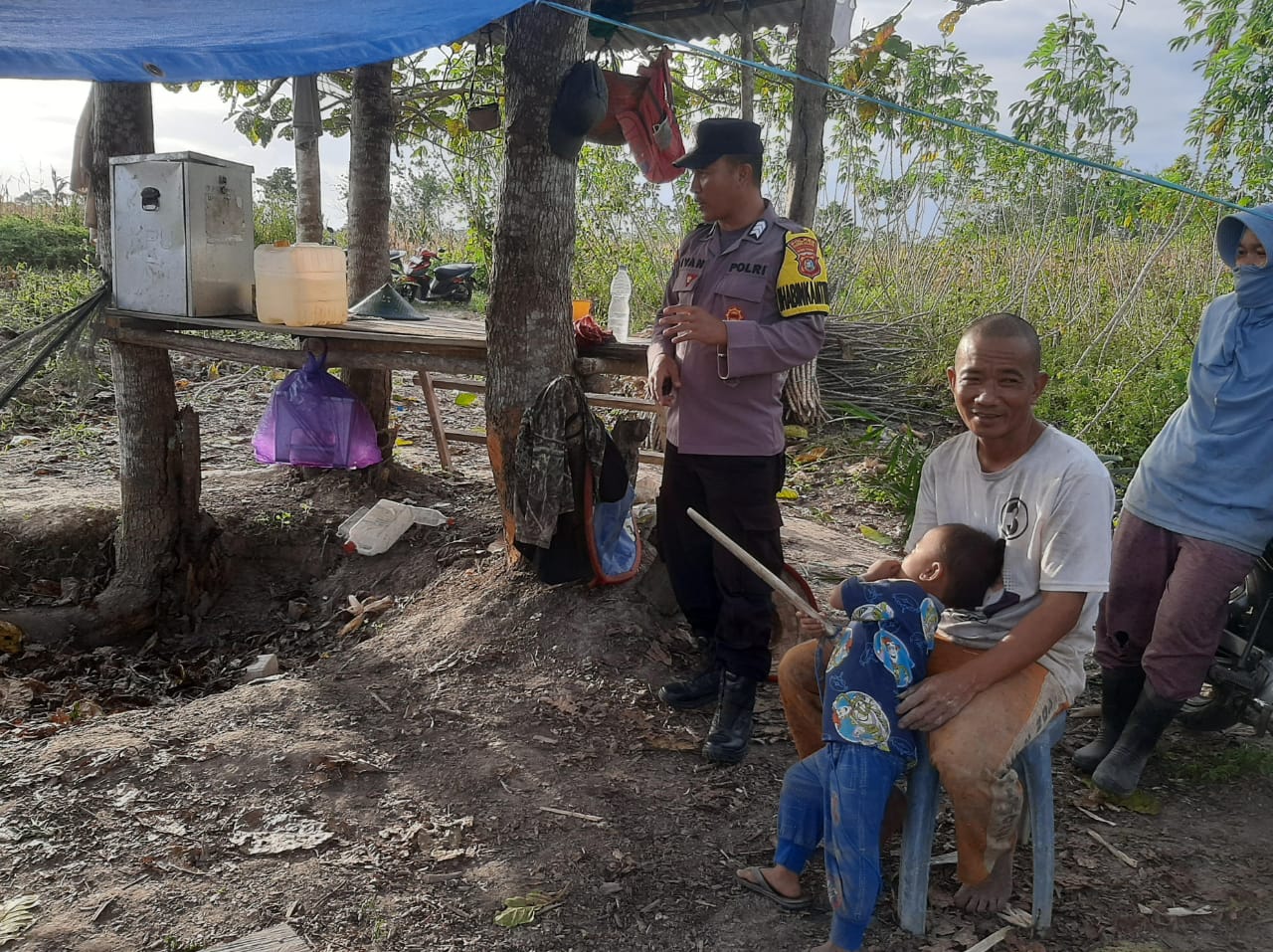 Minimalisir Karhutla, Bhabinkamtibmas Polsek Benua Rutin Berika Imbauan Kepada Warga
